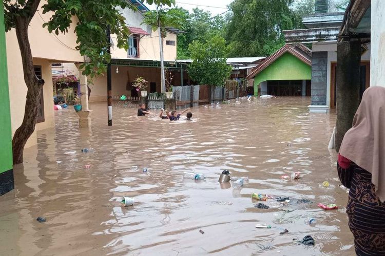 2 Februari 2023: Banjir bandang rendam ratusan rumah di Dompu