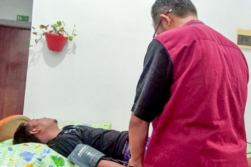 Sepuluh orang pengawas TPS di Situbondo jatuh sakit saat bertugas