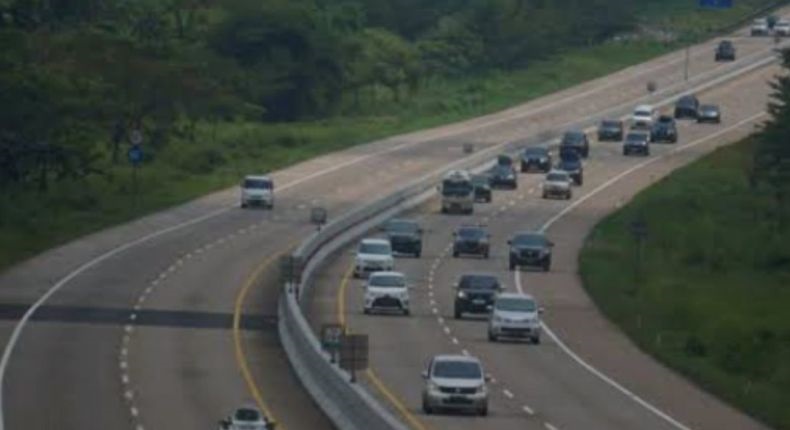 Ratusan kendaraan diprediksi melintasi Tol Cipali pada libur panjang Ratusan kendaraan diprediksi melintasi Tol Cipali pada libur panjang