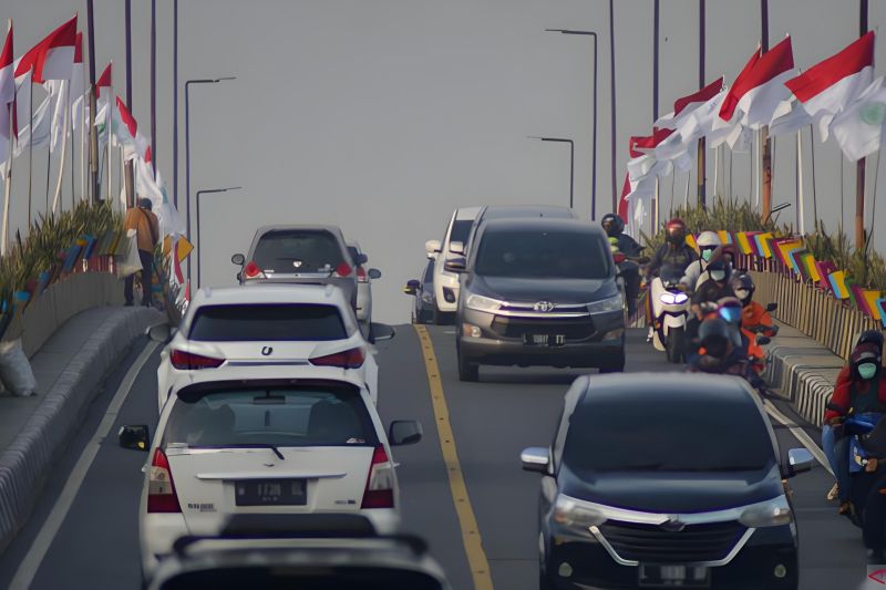 Polisi larang R2 dari selatan melintas Jembatan Mayangkara Surabaya Polisi larang R2 dari selatan melintas Jembatan Mayangkara Surabaya