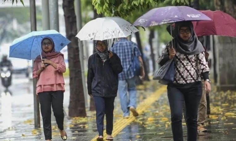 BMKG prakirakan sejumlah provinsi alami hujan disertai angin kencang