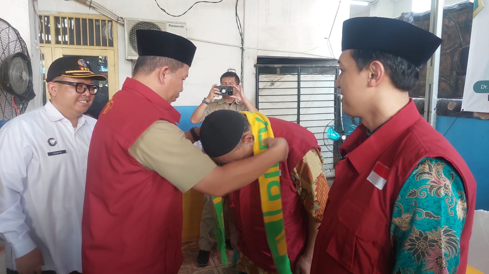 Menabung 18 bulan, 100 warga RW 01 Semper Barat berangkat umroh