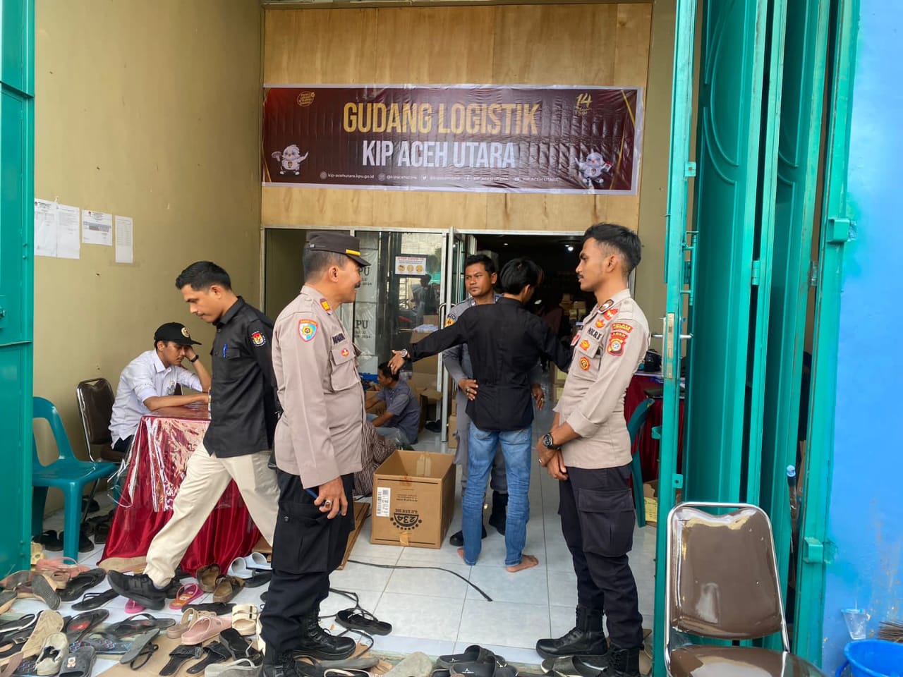 Polres Aceh Utara jaga ketat gudang logistik KIP Polres Aceh Utara jaga ketat gudang logistik KIP