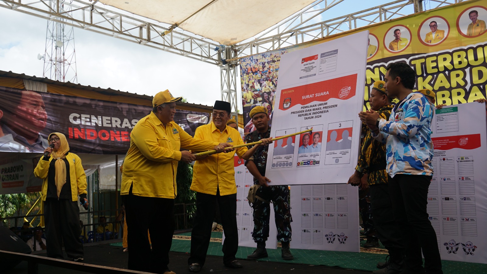 Pesta 10 ribu bakso dan soto awali kampanye terbuka perdana Partai Golkar di Gunungkidul Pesta 10 ribu bakso dan soto awali kampanye terbuka perdana Partai Golkar di GunungkidulÂ