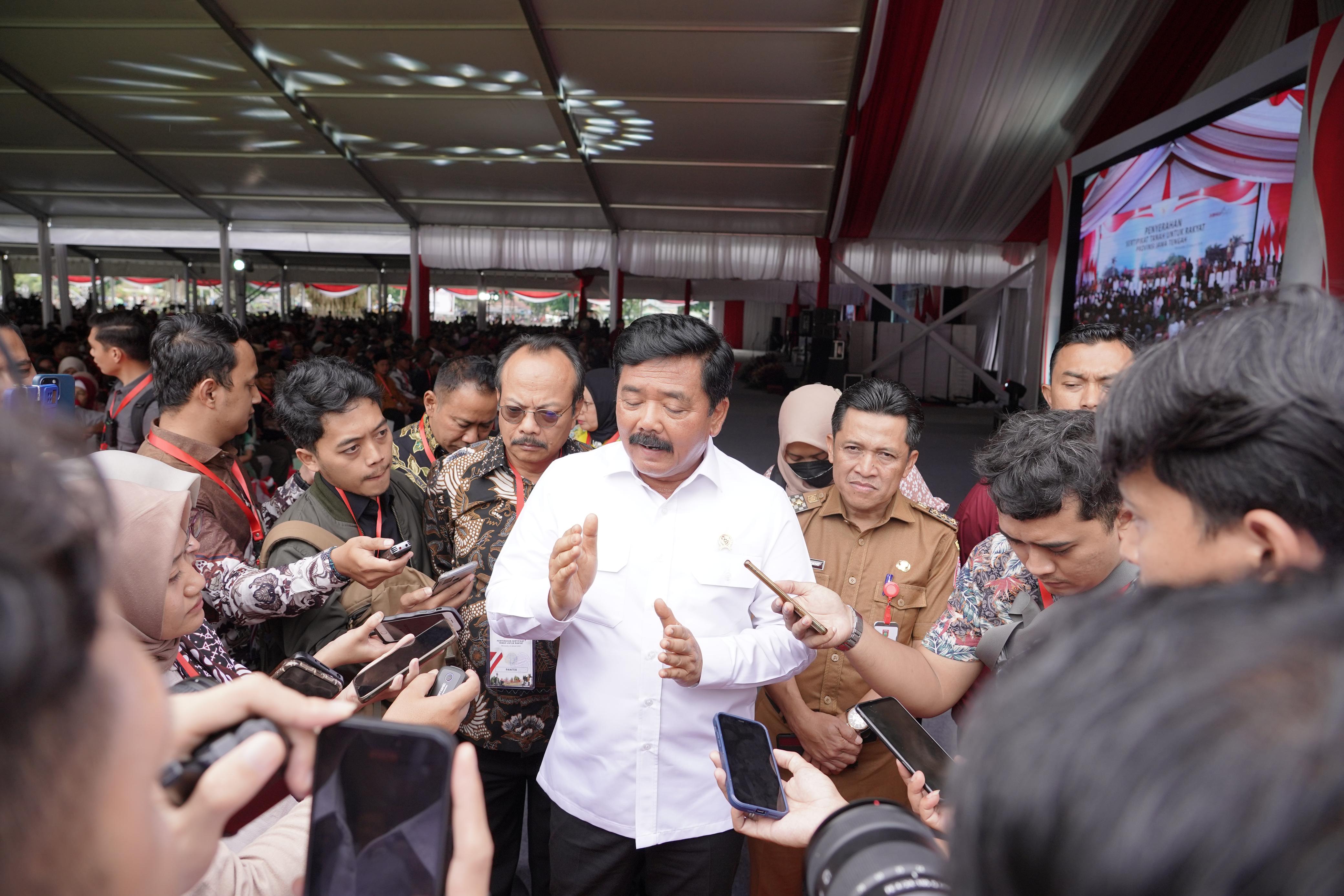 Menteri Hadi Tjahjanto katakan jutaan bidang tanah sudah dibagikan Menteri Hadi Tjahjanto katakan jutaan bidang tanah sudah dibagikanÂ