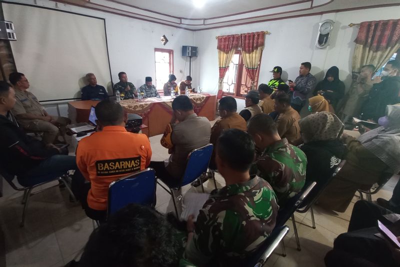 Pemkab Agam dan tim gabungan lakukan evaluasi siaga erupsi Marapi Pemkab Agam dan tim gabungan lakukan evaluasi siaga erupsi Marapi