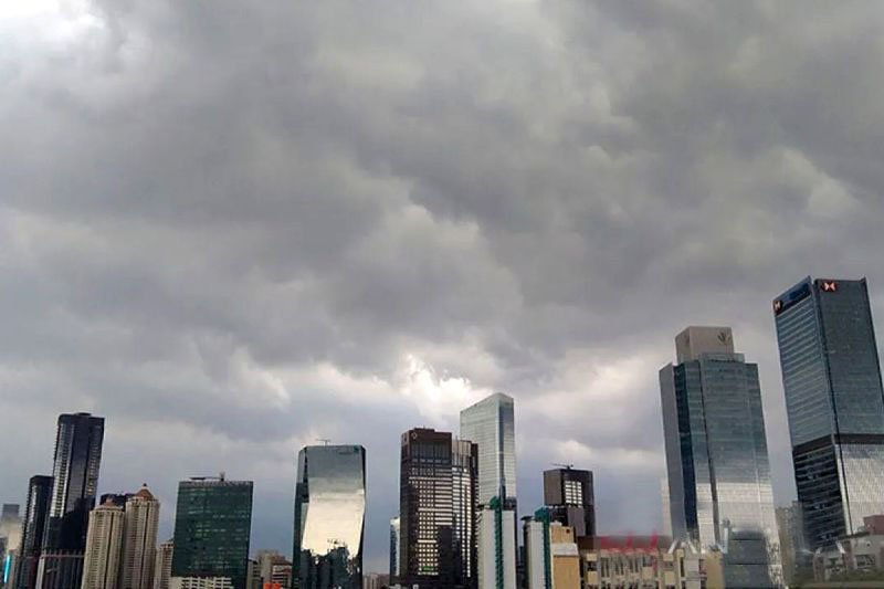Jakarta diperkirakan hujan pada Senin pagi hingga siang