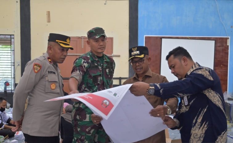 KIP Aceh Jaya lipat dan cek kelayakan surat suara Pemilu 2024 KIP Aceh Jaya lipat dan cek kelayakan surat suara Pemilu 2024
