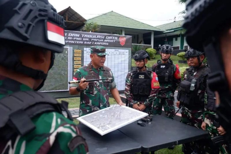 Prajurit Korem 121/Abw tengah bersiap untuk penugasan operasi ke Papua Prajurit Korem 121/Abw tengah bersiap untuk penugasan operasi ke Papua
