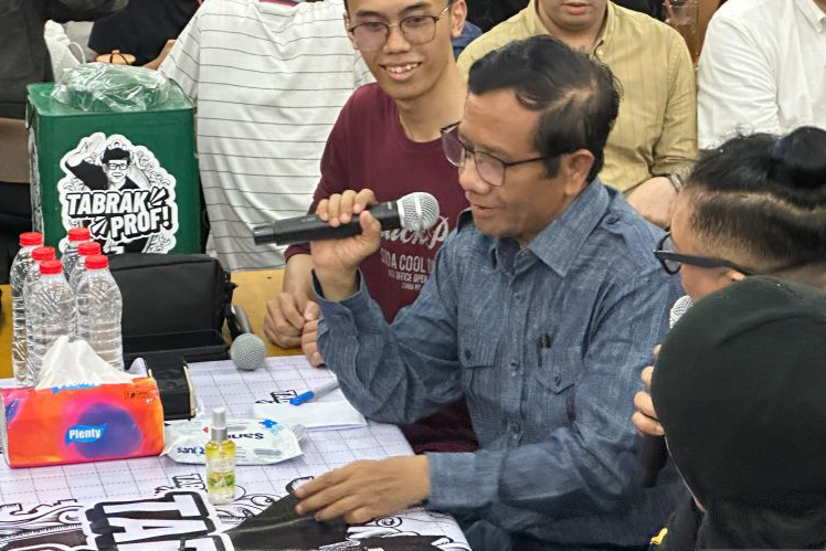 Mahfud janji akan perhatikan pekerja perempuan jika menang Pilpres 2024 Mahfud janji akan perhatikan pekerja perempuan jika menang Pilpres 2024