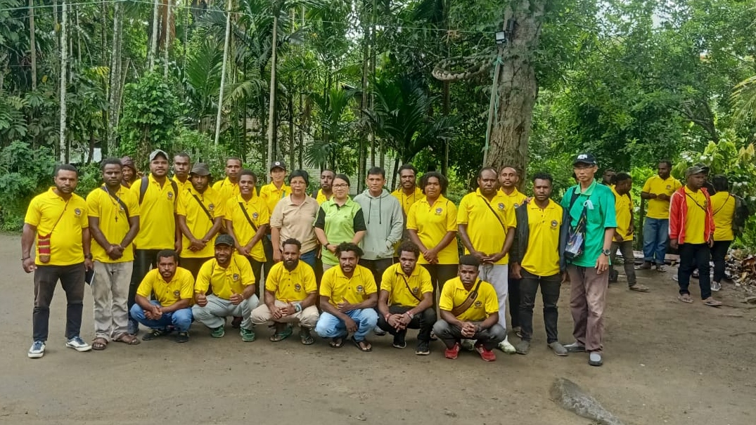 KKNT, 80 masiswa STIPER Jayapura ikut bertani dan buat kolam lele bersama warga Sentani 