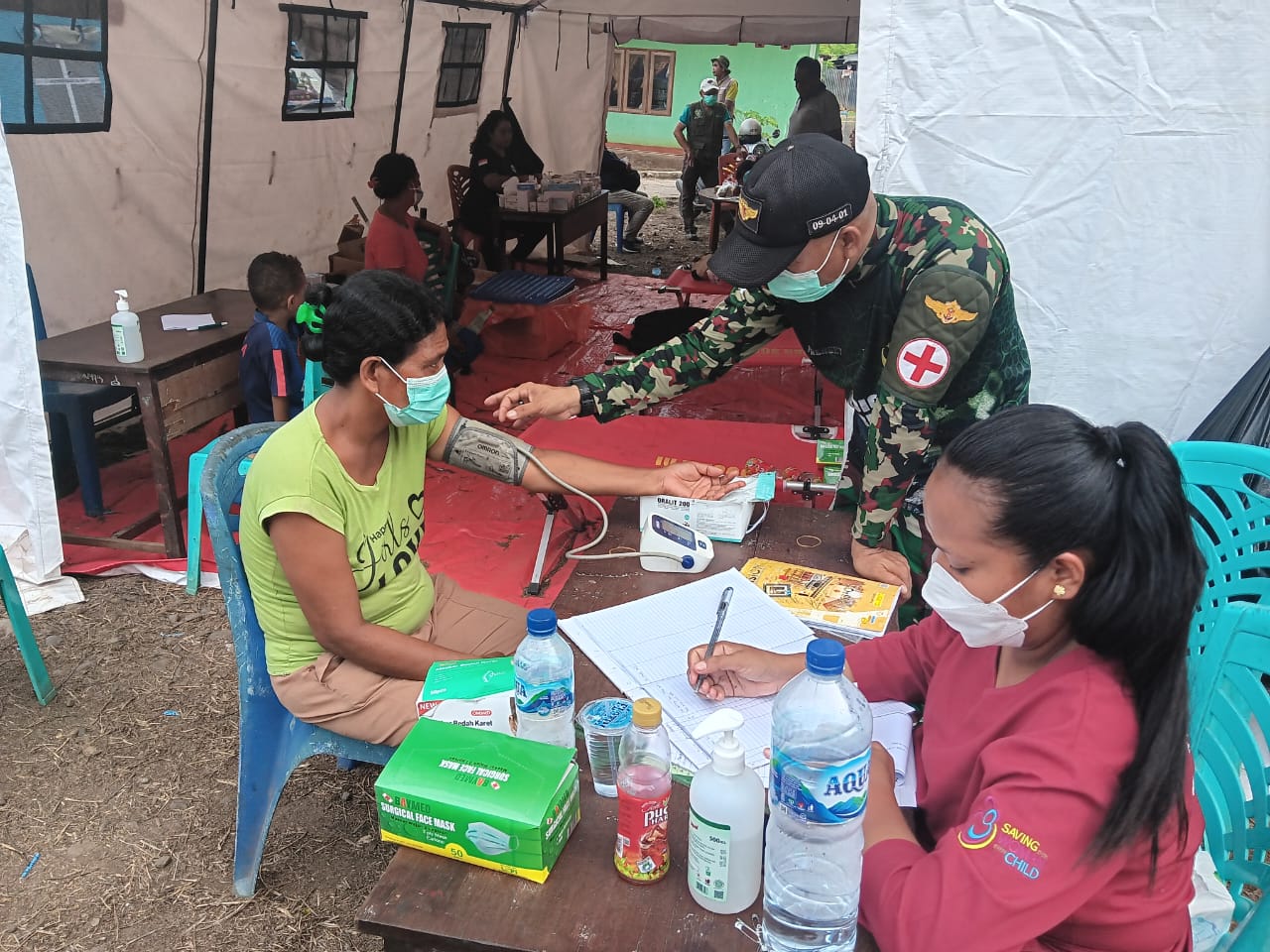 TNI dirikan tenda kesehatan dan dapur umum untuk korban erupsi Gunung Lewotobi TNI dirikan tenda kesehatan dan dapur umum untuk korban erupsi Gunung Lewotobi