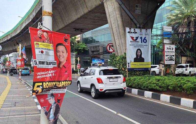 1.949 APK di wilayah Jakarta ditertibkan demi terciptanya pemilu yang kondusif 1.949 APK di wilayah Jakarta ditertibkan demi terciptanya pemilu yang kondusif