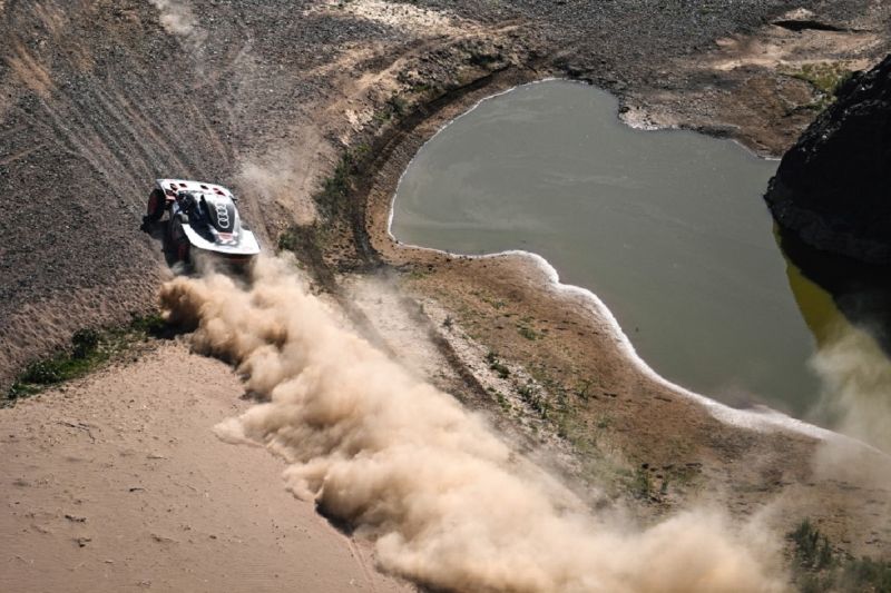 Sainz semakin dekat dengan gelar keempatnya di Dakar Sainz semakin dekat dengan gelar keempatnya di Dakar