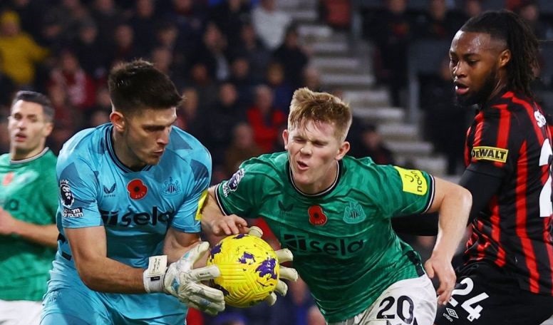Newcastle United taklukkan musuh bebuyutan Sunderland dengan skor 3-0 Newcastle United taklukkan musuh bebuyutan Sunderland dengan skor 3-0