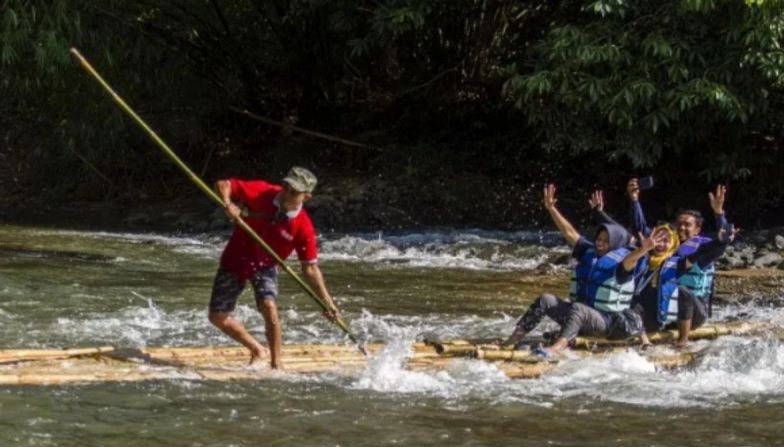 Festival Bamboo Rafting Loksado HSS masuk 110 kegiatan KEN 2024 Festival Bamboo Rafting Loksado HSS masuk 110 kegiatan KEN 2024