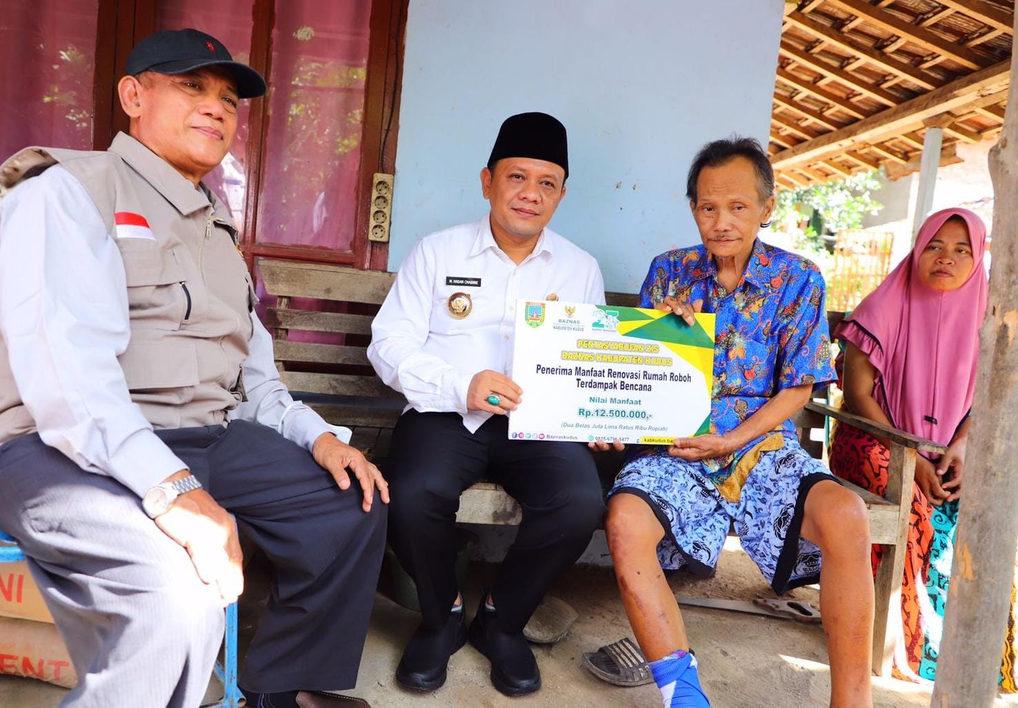 Rumah roboh diterjang angin kencang, Sugito dapat bantuan renovasi Rumah roboh diterjang angin kencang, Sugito dapat bantuan renovasi