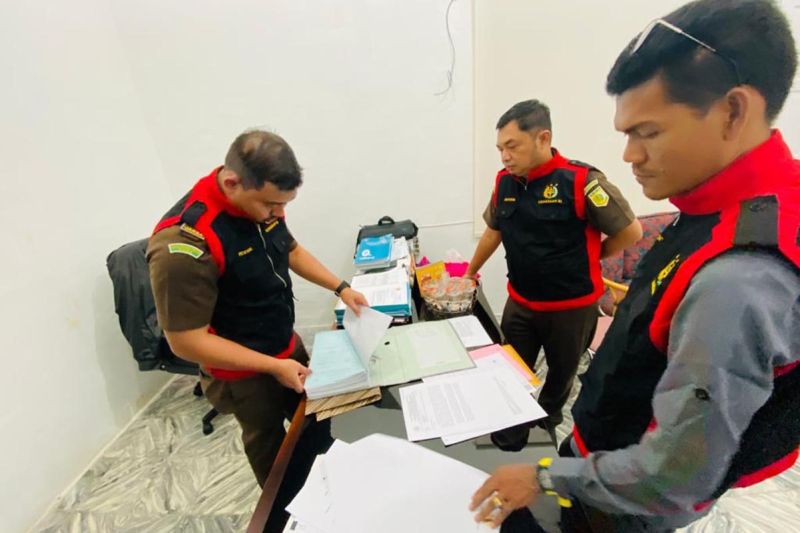 16 saksi diperiksa atas kasus korupsi penyertaan modal PSM 16 saksi diperiksa atas kasus korupsi penyertaan modal PSM