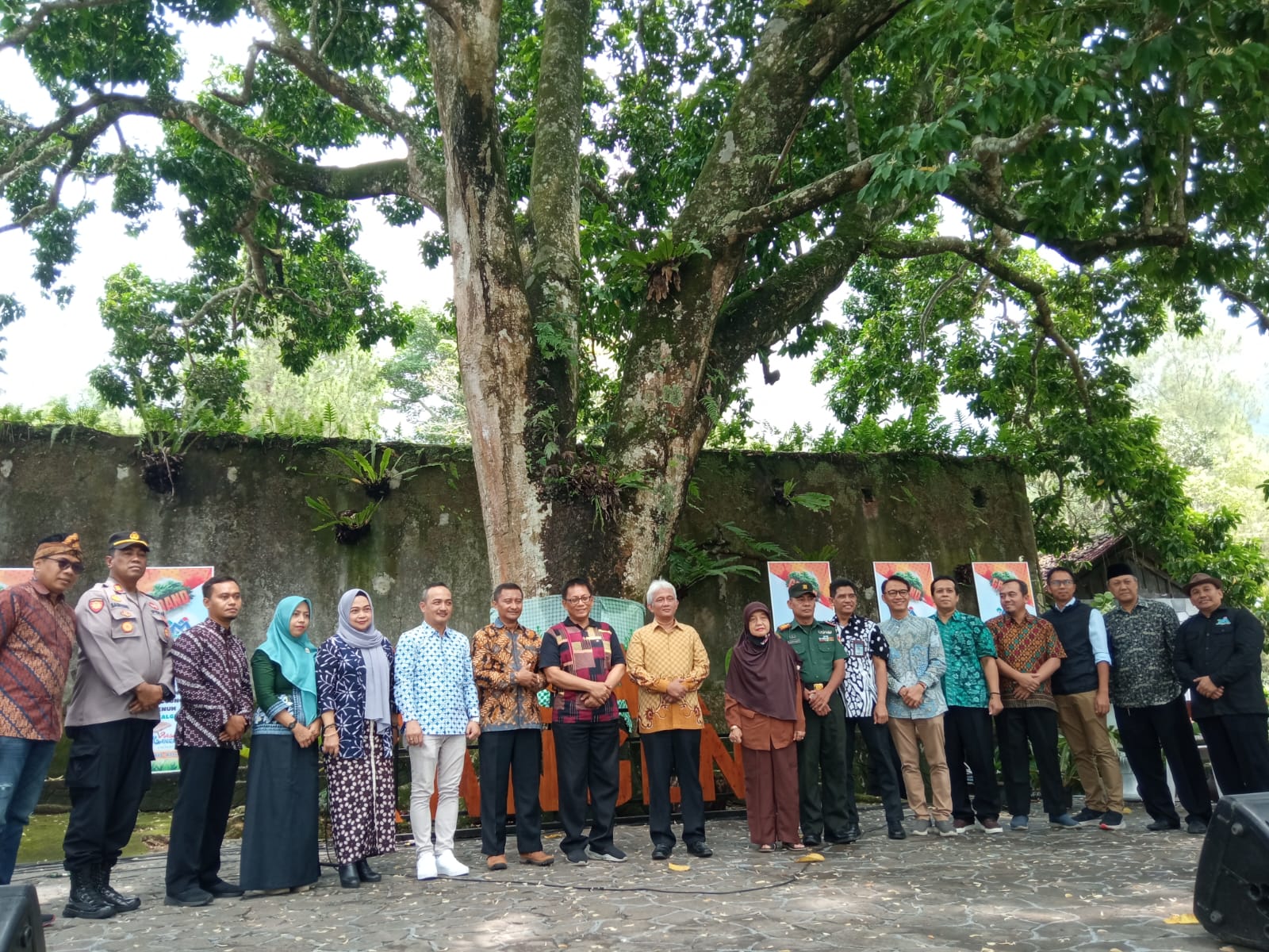 Menikmati libur tahun baru di Kaliurang Park Sleman Yogyakarta Menikmati libur tahun baru di Kaliurang Park Sleman Yogyakarta