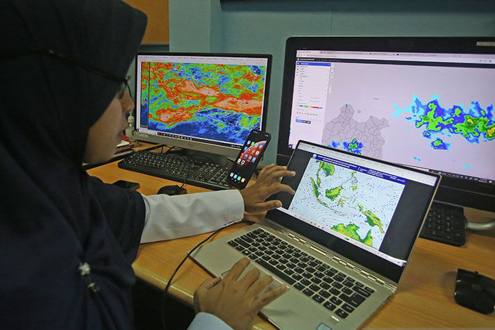 Prakiraan cuaca sebagian besar Banten dilanda hujan lebat disertai petir