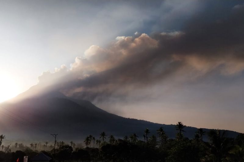 PVMBG ingatkan masyarakat potensi bahaya erupsi di Flores Timur PVMBG ingatkan masyarakat potensi bahaya erupsi di Flores Timur