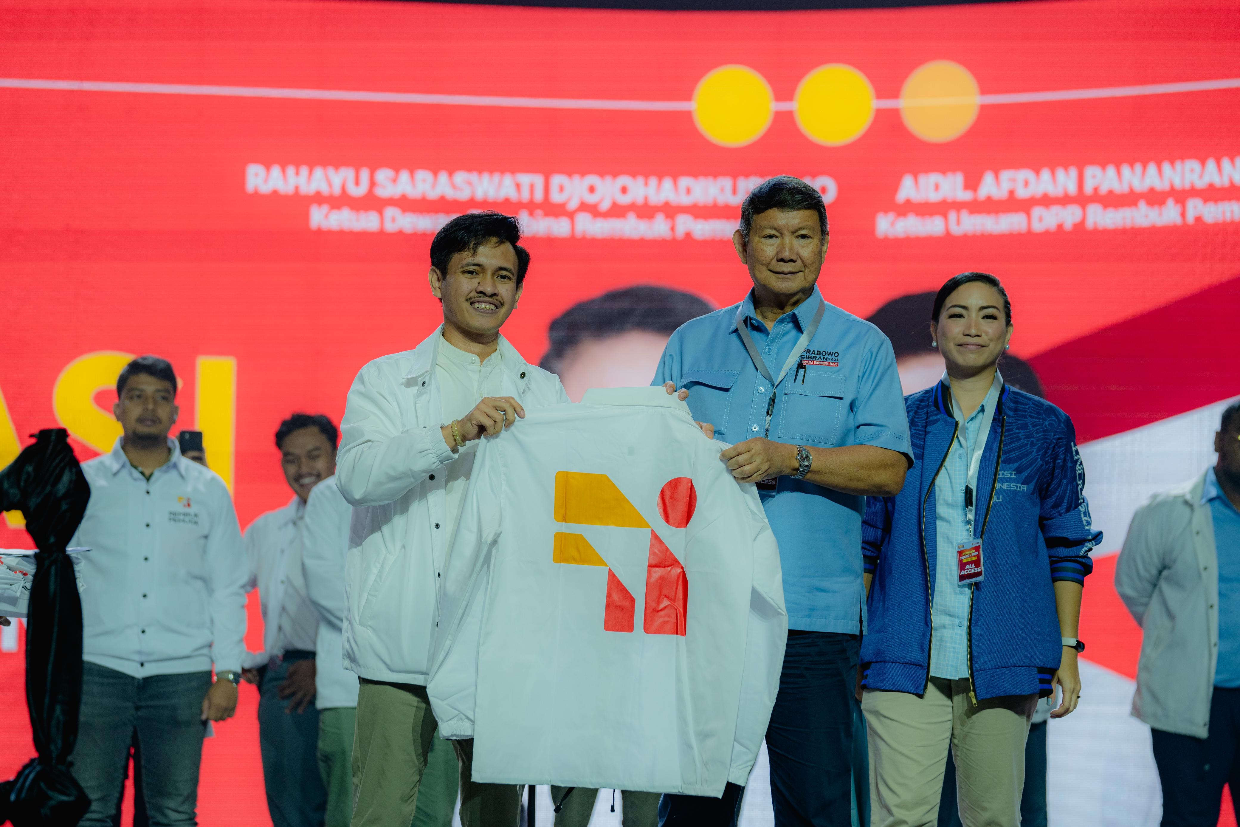 Serahkan Pancakoda, Rembuk Pemuda deklarasi dukung Prabowo-Gibran di Pilpres 2024 Serahkan Pancakoda, Rembuk Pemuda deklarasi dukung Prabowo-Gibran di Pilpres 2024