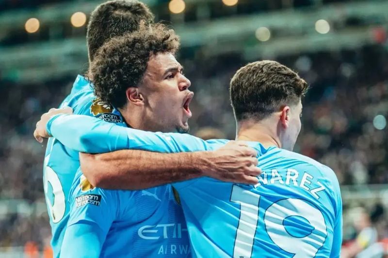 Manchester City tempel Liverpool usai menang 3-2 atas Newcastle Manchester City tempel Liverpool usai menang 3-2 atas Newcastle