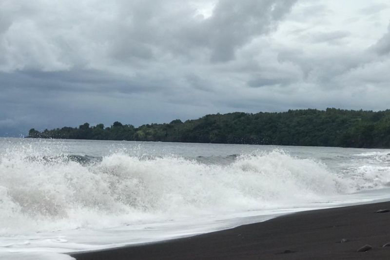 Pengguna jasa laut di Malut diimbau antisipasi tinggi gelombang laut