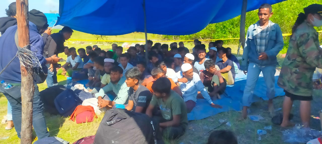 Ratusan pengungsi Rohingya masih bertahan di kawasan Suaka Margasatwa Karang Gading Ratusan pengungsi Rohingya masih bertahan di kawasan Suaka Margasatwa Karang Gading