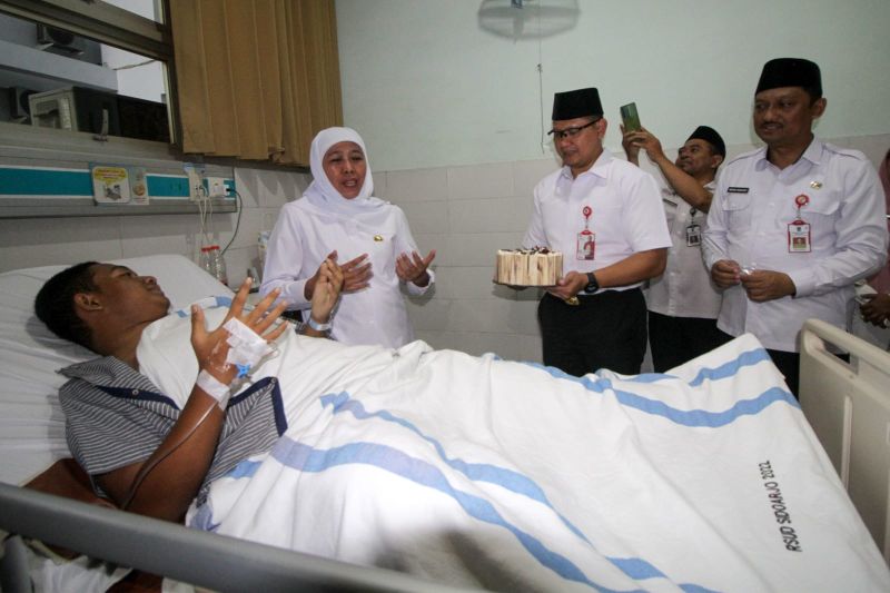 Gubernur Jatim jenguk korban kecelakaan SMAN I Sidoarjo
