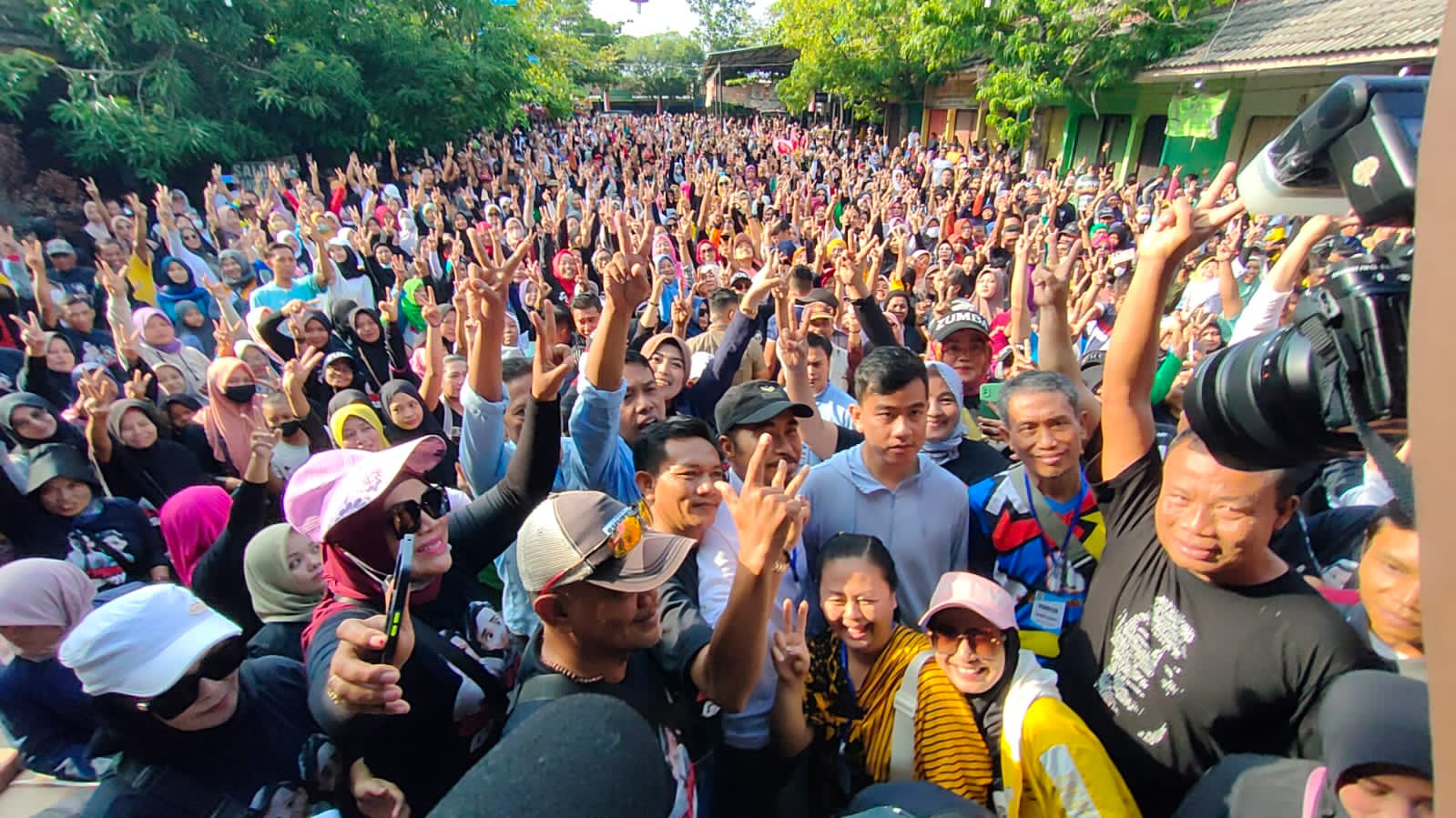 Awal tahun, Gibran kampanye di depan ribuan emak-emak Sragen