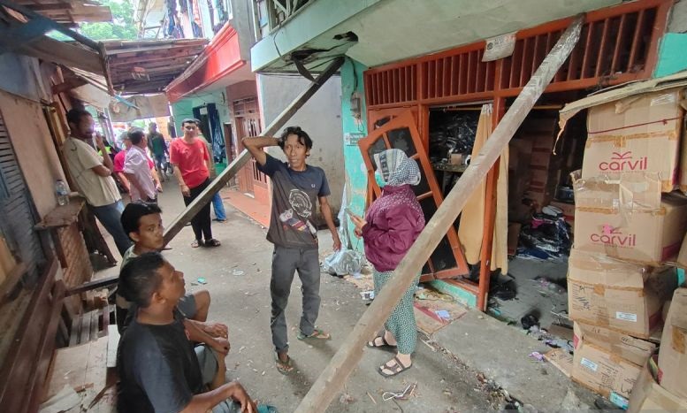 Ledakan tabung gas di Jakpus mengakibatkan tiga warga alami luka bakar Ledakan tabung gas di Jakpus mengakibatkan tiga warga alami luka bakar