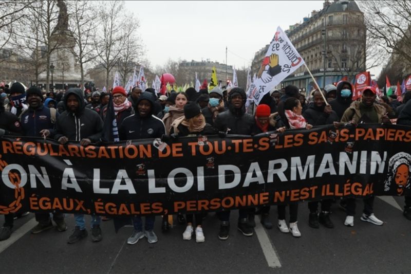 Unjuk rasa besar di Paris dipicu dari UU Imigrasi kontroversial yang baru disahkan