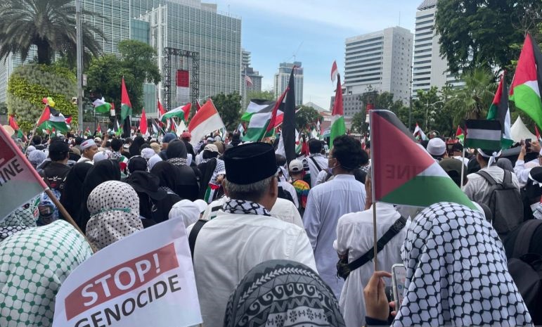 Peserta Aksi Bela Palestina tinggalkan Kedubes AS dengan tertib Peserta Aksi Bela Palestina tinggalkan Kedubes AS dengan tertib