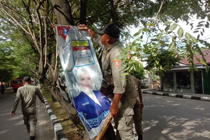 Ratusan APK di Ambon diteribkan petugas karena langgar aturan Ratusan APK di Ambon diteribkan petugas karena langgar aturan