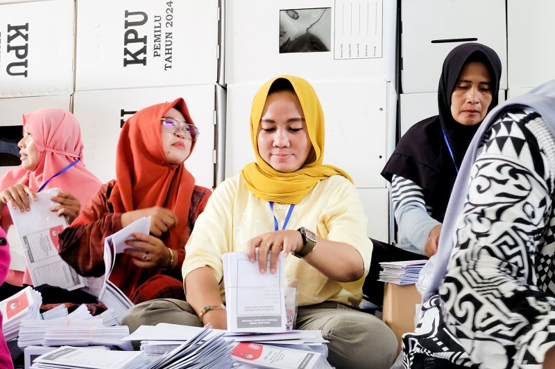 Logistik Pemilu 2024 di Situbondo mulai dikemas secara bertahap Logistik Pemilu 2024 di Situbondo mulai dikemas secara bertahap
