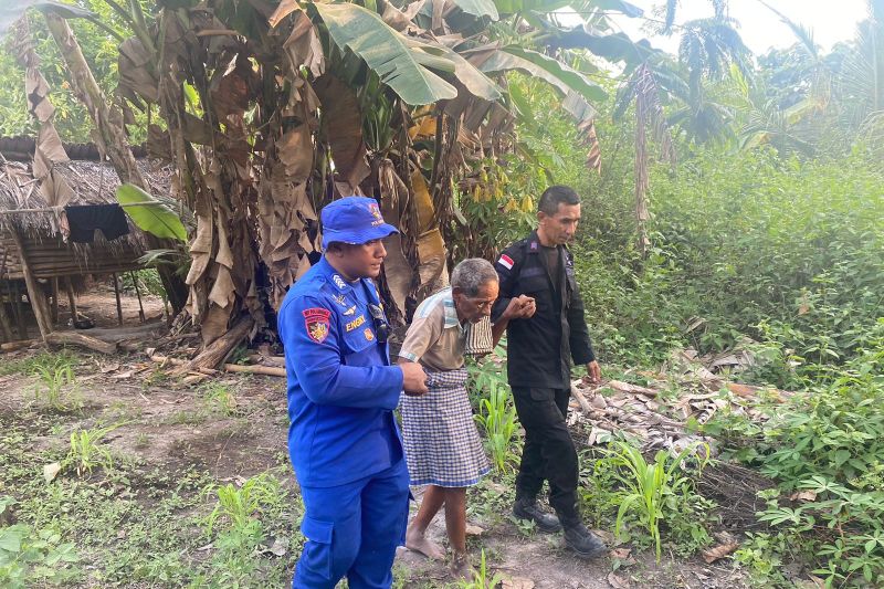 SAR gabungan selamatkan 31 orang yang terjebak erupsi Lewotobi SAR gabungan selamatkan 31 orang yang terjebak erupsi Lewotobi
