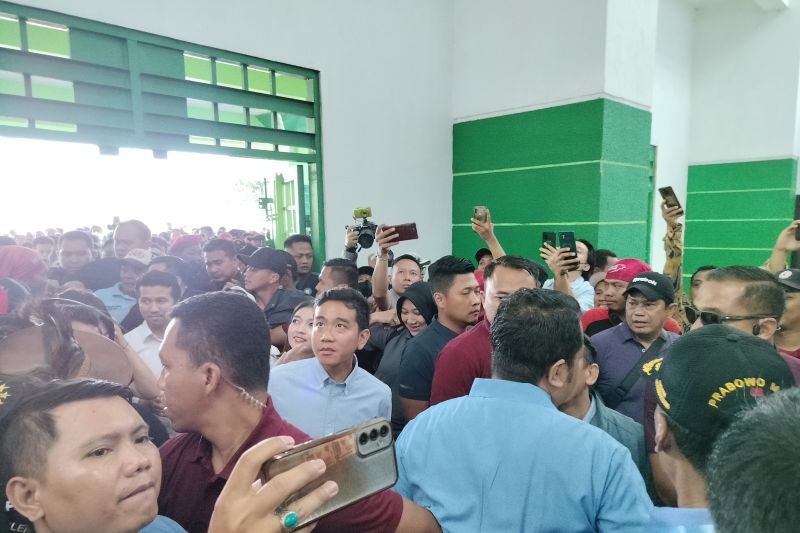 Gibran akan prioritaskan beasiswa untuk anak buruh Gibran akan prioritaskan beasiswa untuk anak buruh