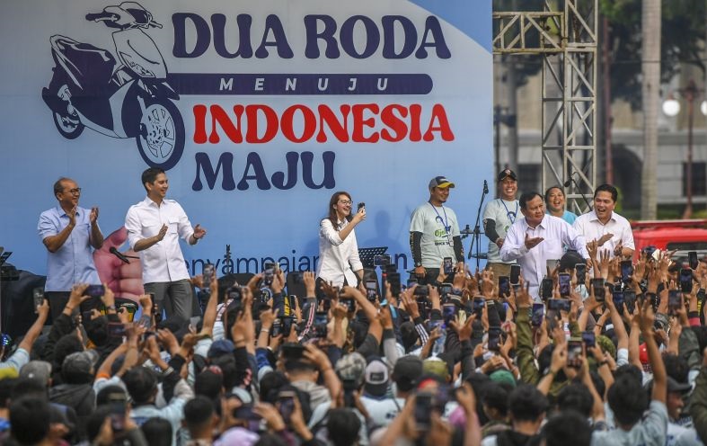 Kampanye hari ke-54 , Prabowo ke Kalbar dan Kalsel, Gibran internal Kampanye hari ke-54 , Prabowo ke Kalbar dan Kalsel, Gibran internal