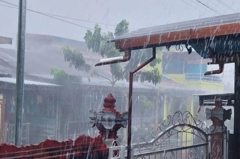 BMKG imbau masyarakat waspadai potensi cuaca ekstrem di wilayah Jawa BMKG imbau masyarakat waspadai potensi cuaca ekstrem di wilayah Jawa