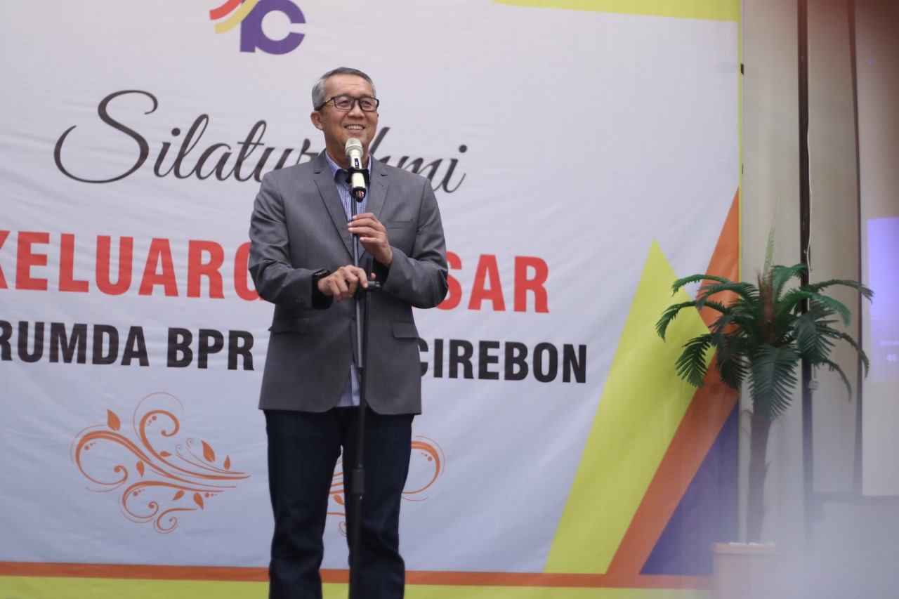 Pj Wali Kota ajak pegawai Perumda BPR Bank Cirebon tingkatkan kepercayaan nasabah Pj Wali Kota ajak pegawai Perumda BPR Bank Cirebon tingkatkan kepercayaan nasabah