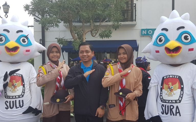 KPU Bekasi sosialisasi pemilu di hari bebas kendaraan KPU Bekasi sosialisasi pemilu di hari bebas kendaraan