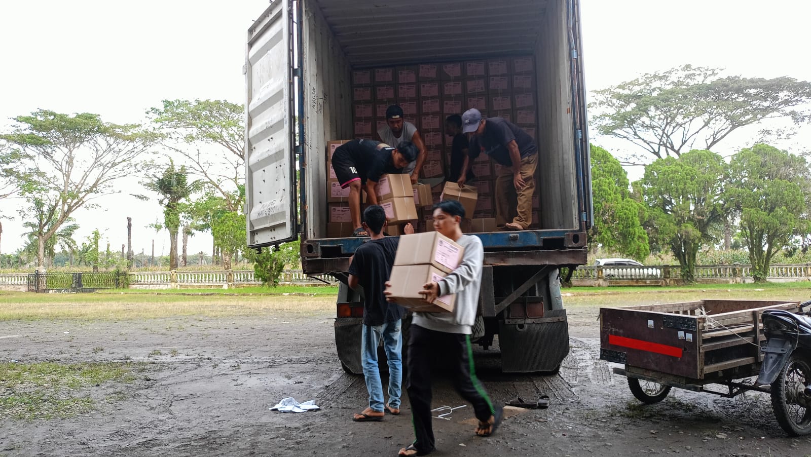 Ribuan surat suara Pilpres dan DPD RI tiba di KPU Langkat Ribuan surat suara Pilpres dan DPD RI tiba di KPU Langkat