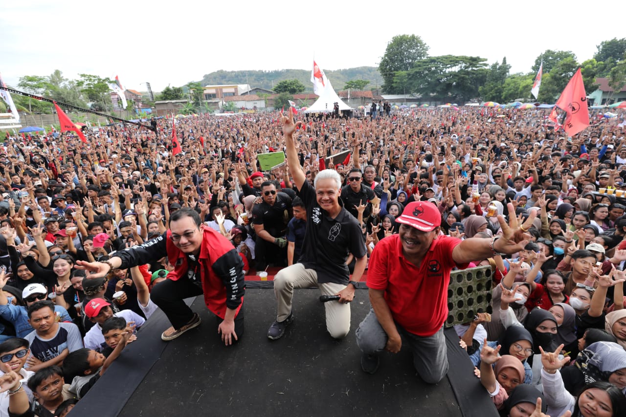 Di depan pendukungnya di Kendal, Ganjar optimistis menang total Di depan pendukungnya di Kendal, Ganjar optimistis menang total