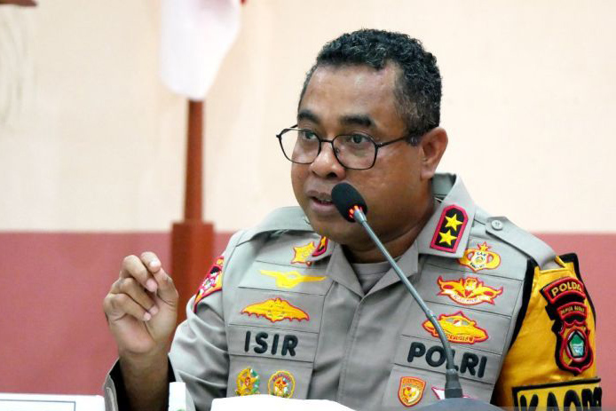 Kapolda Papua Barat sempurnakan maklumat pemberantasan tambang ilegal Kapolda Papua Barat sempurnakan maklumat pemberantasan tambang ilegal