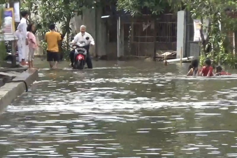 BPBD minta warga pesisir utara waspadai banjir rob