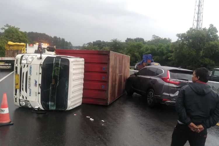4 Januari 2021: Kecelakaan maut di ruas Tol Semarang-Solo tewaskan eks personel Trio Macan 4 Januari 2021: Kecelakaan maut di ruas Tol Semarang-Solo tewaskan eks personel Trio Macan