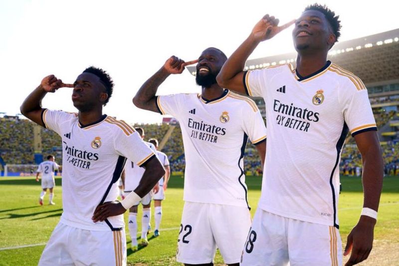 Real Madrid puncaki klasemen sementara usai menang 2-1 atas Las Palmas Real Madrid puncaki klasemen sementara usai menang 2-1 atas Las Palmas