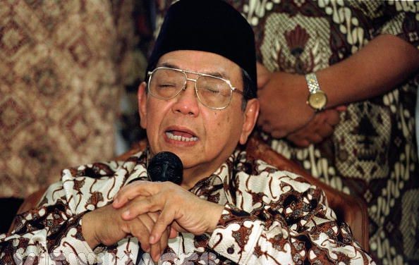 29 Januari 2001: Ribuan demonstran desak Gus Dur mundur dari jabatannya