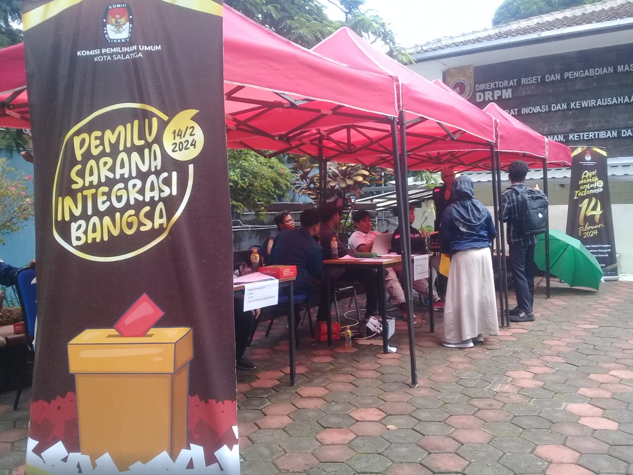 KPU Kota Salatiga buka posko pindah memilih di Kampus UKSW KPU Kota Salatiga buka posko pindah memilih di Kampus UKSW